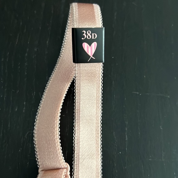 Victoria’s Secret Nude Convertible Bra - Picture 4 of 5